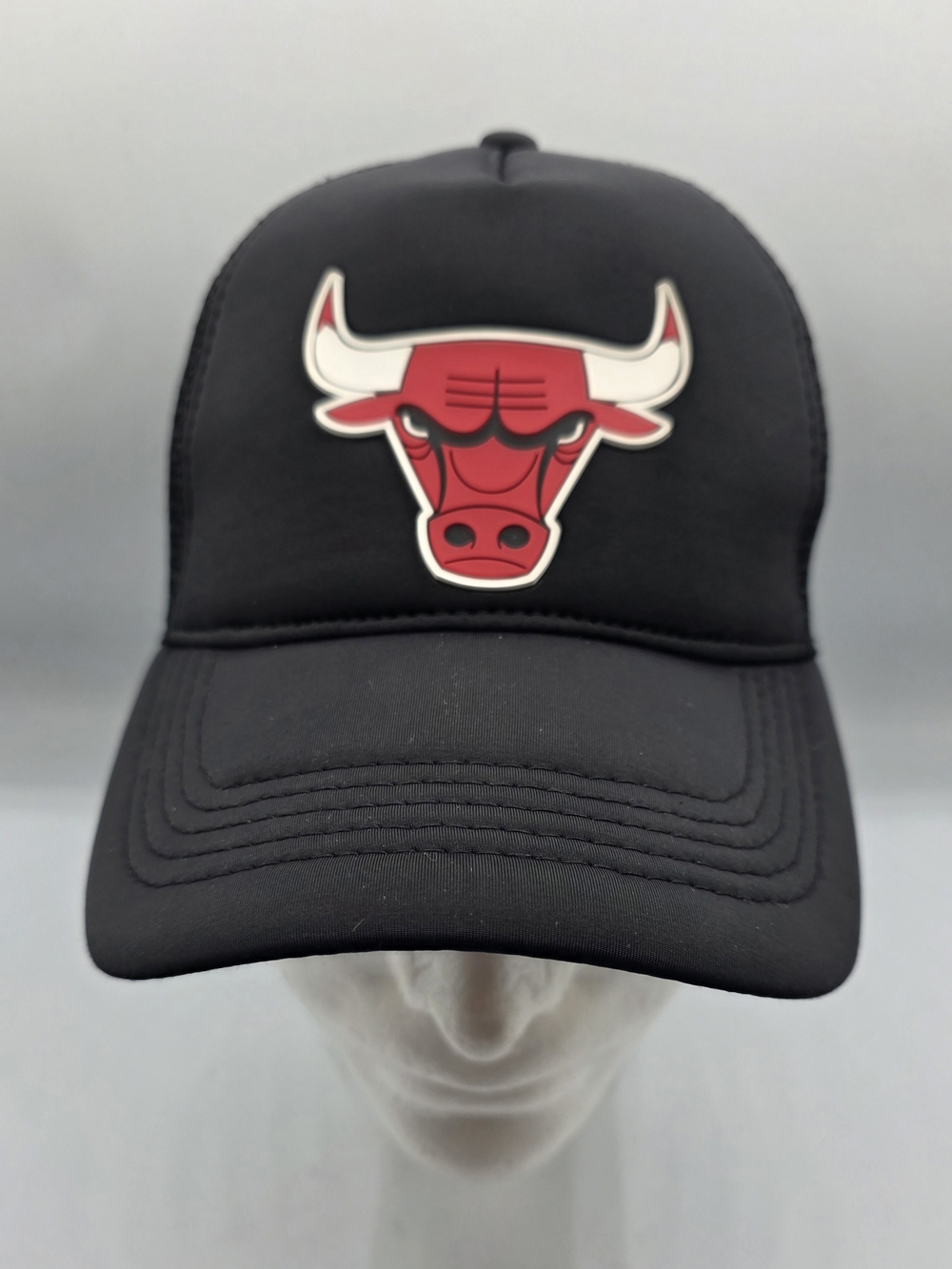 Chicago Bulls Black Red Logo Ultra Game Offical NBA Snapback Trucker Cap